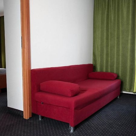 Hotel George Nadarzyn Extérieur photo