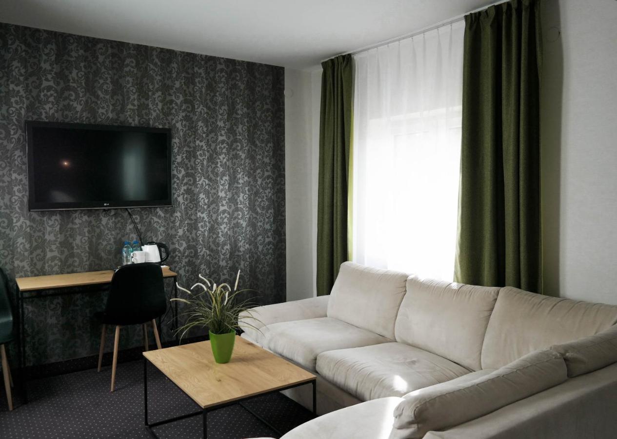 Hotel George Nadarzyn Extérieur photo