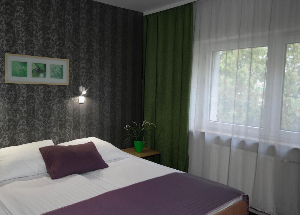 Hotel George Nadarzyn Extérieur photo