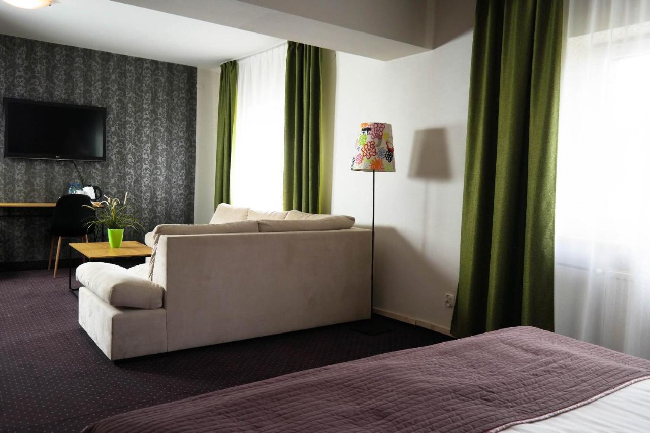 Hotel George Nadarzyn Extérieur photo