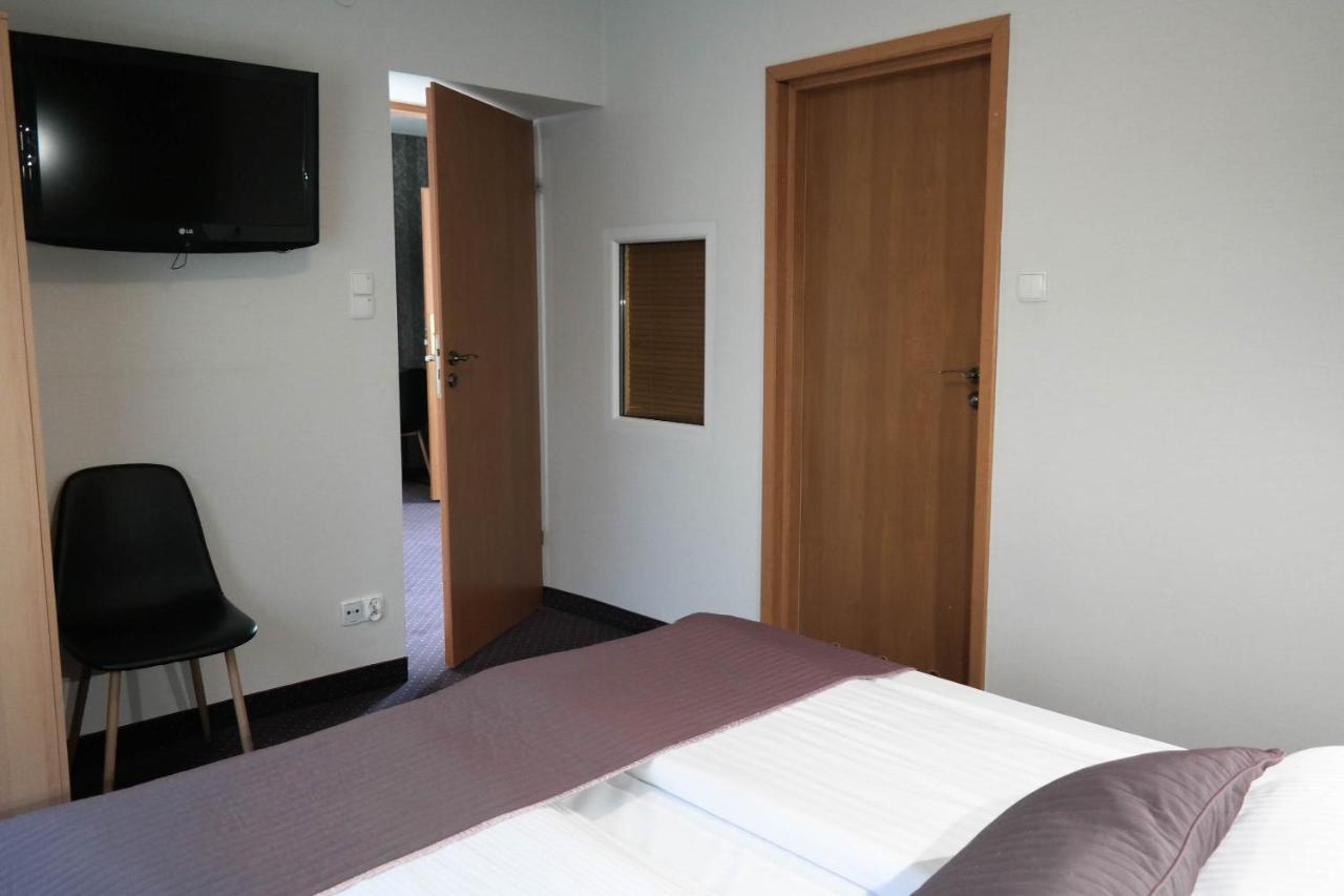 Hotel George Nadarzyn Extérieur photo