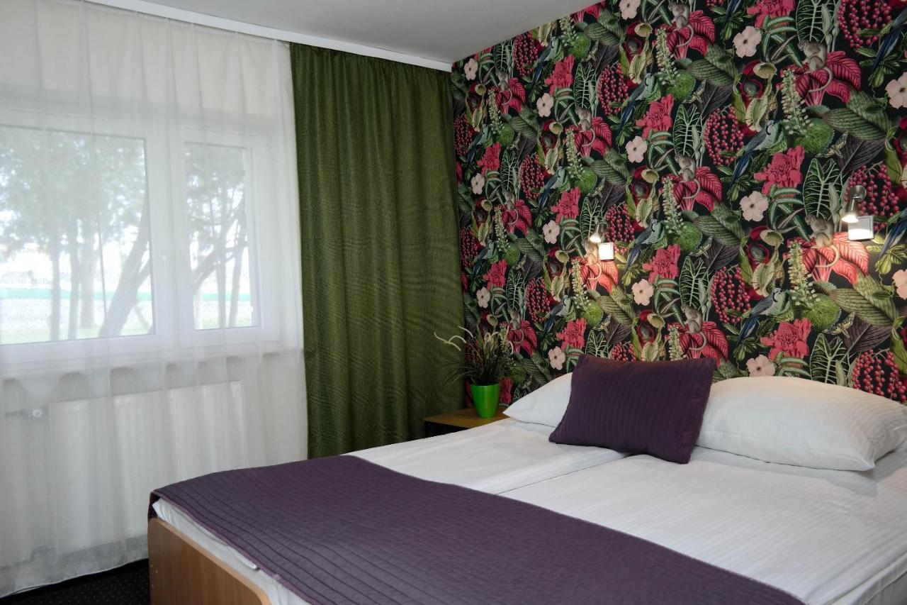 Hotel George Nadarzyn Extérieur photo