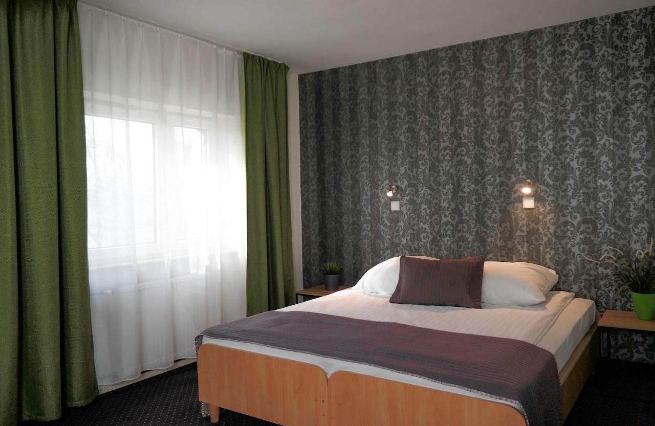 Hotel George Nadarzyn Extérieur photo