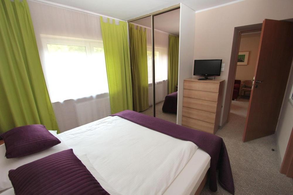 Hotel George Nadarzyn Chambre photo